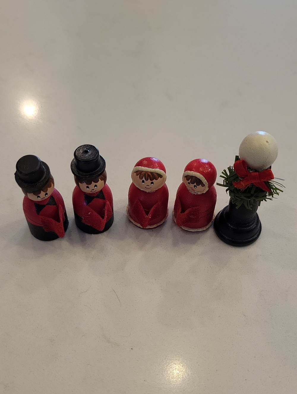 Vintage Christmas Carolers Minatures